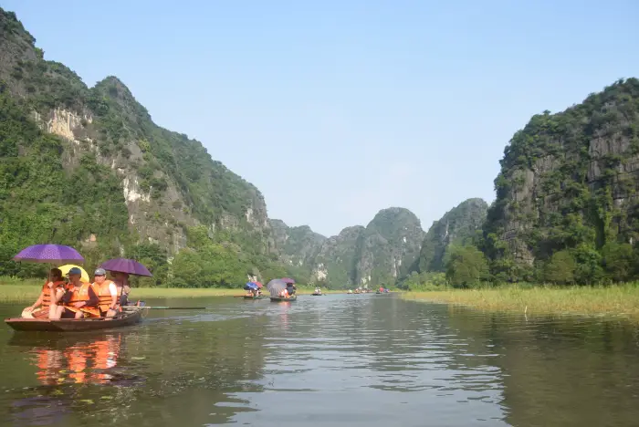 The scenery along the Tam Coc boat tour