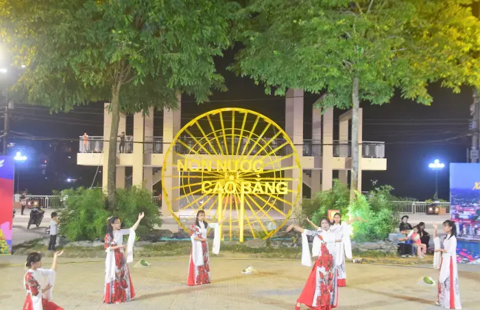 Cao Bang City sign and weekend performance