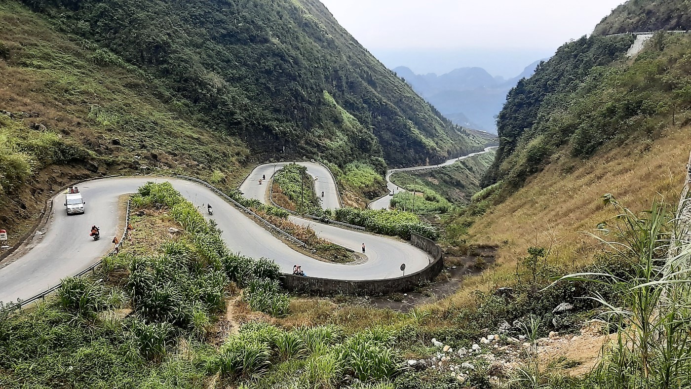 A bendy road on the Ha Giang Loop