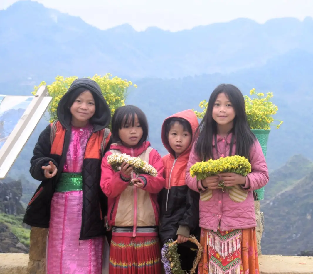 Local children on the Ha Giang Loop