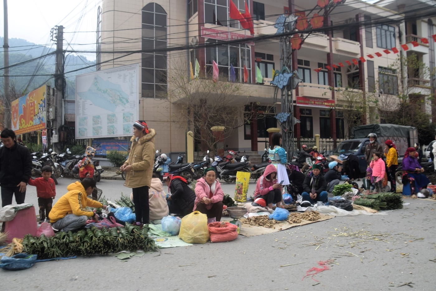 Quan Ba Market on a winter day on the Ha Giang Loop