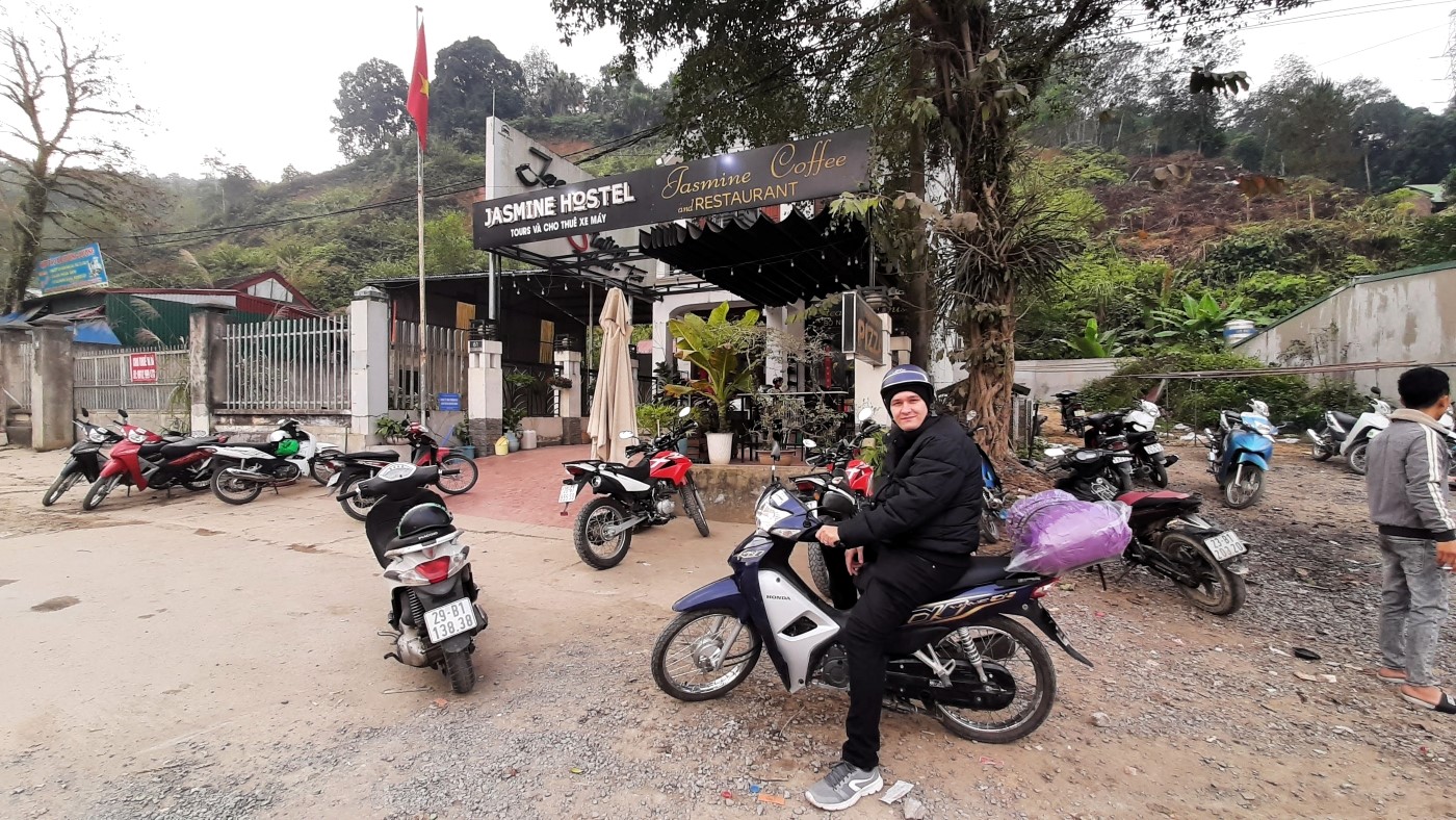 Ready to leave Jasmine Hostel on our rented motorbike