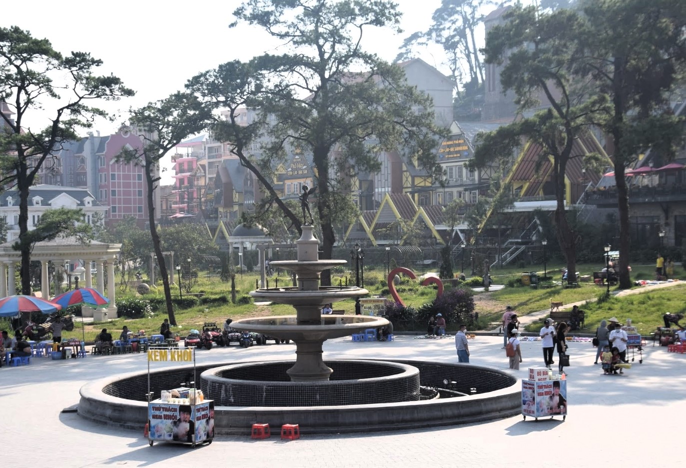 Tam Dao Square in the daytime