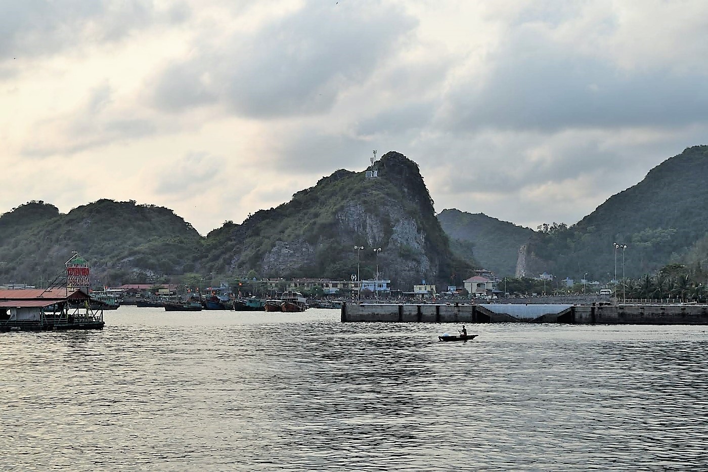 View of the water on Cat Ba Island